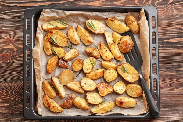 Вкусный розмариновый картофель — стоковое фото