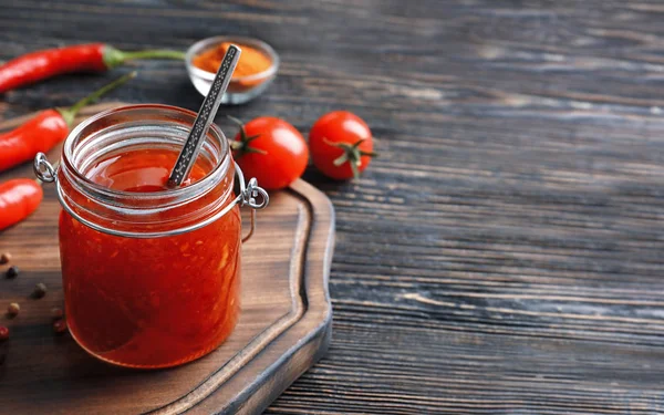 Složení s chilli omáčkou — Stock fotografie