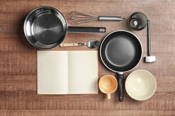 Mutfak gereçleri ile kompozisyon 