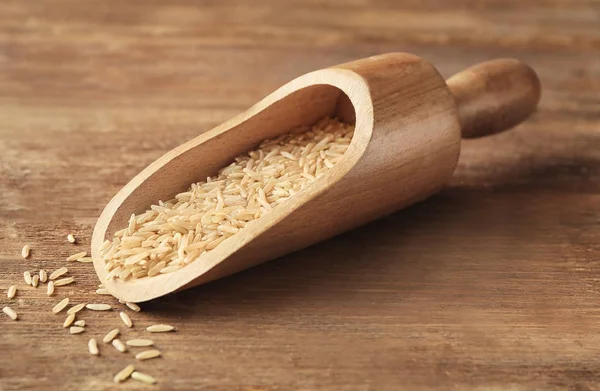Colher com arroz integral — Fotografia de Stock