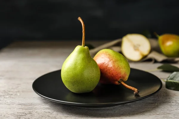 Heerlijke rijpe peren — Stockfoto