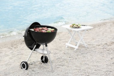 Mangal lezzetli biftek ve sebze ile 