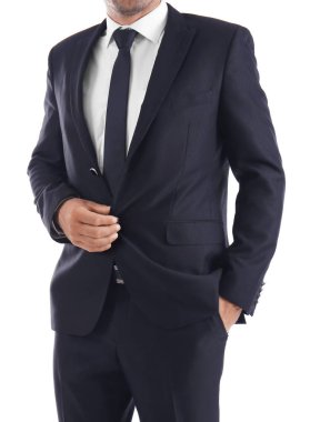 Zarif siyah elbiseli yakışıklı adam  