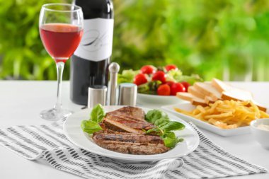 Lezzetli ızgara biftek