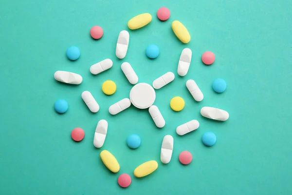 Composição com comprimidos diferentes — Fotografia de Stock