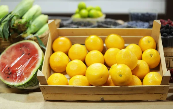 Wooden crate with fresh citrus fruit — Stock Photo, Image