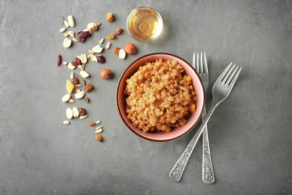 Mangkuk dengan kacang rebus — Stok Foto