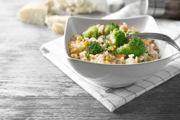 Delizioso pilaf di riso con broccoli — Foto Stock