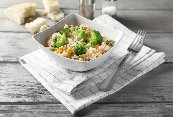 Delicioso pilaf de arroz con brócoli — Foto de Stock