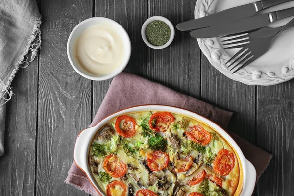 Lezzetli brokoli güveç ile kompozisyon 