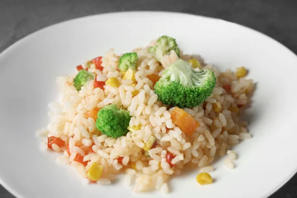 Rice pilaf and broccoli — Stock Photo, Image