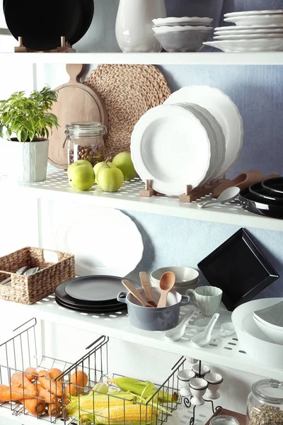 Tableware on storage stand indoors — Stock Photo, Image