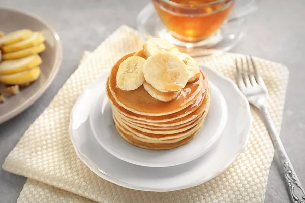 Yummy banana pancakes — Stock Photo, Image