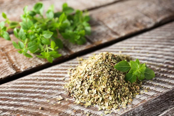 Haufen getrockneter Oregano — Stockfoto