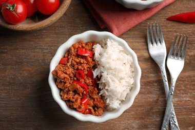 Pirinçli chili con carne.  