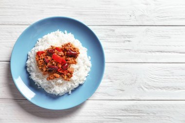 Pirinçli chili con carne.  