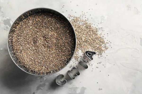 Miska z nasion chia i litery metalowe — Zdjęcie stockowe