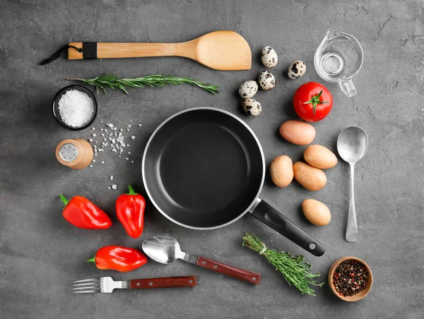 Utensilios de cocina e ingredientes — Foto de Stock