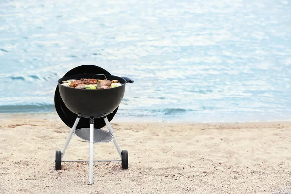 Mangal lezzetli biftek ve sebze ile 