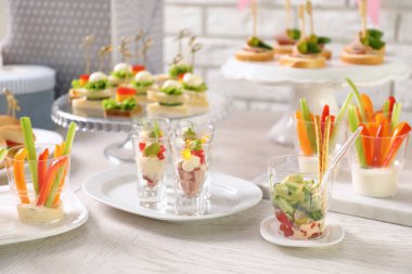 birçok farklı atıştırmalıklar