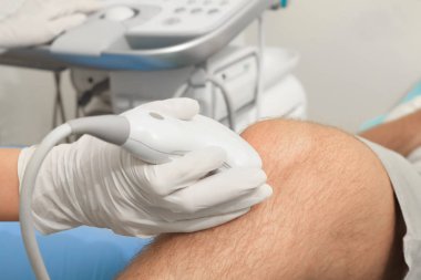 Doktor iletken ultrason muayenesi