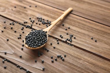 Kaşık ile sağlıklı mercimek