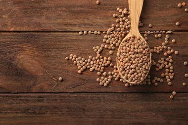 Kaşık ile sağlıklı mercimek