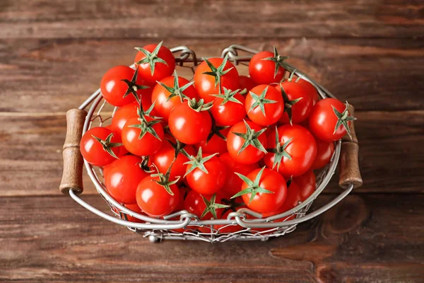 Olgun kiraz domatesleri