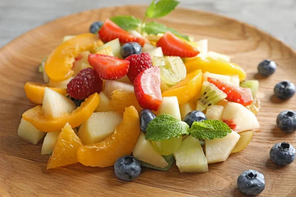 Pyszne owoce sałatka — Zdjęcie stockowe