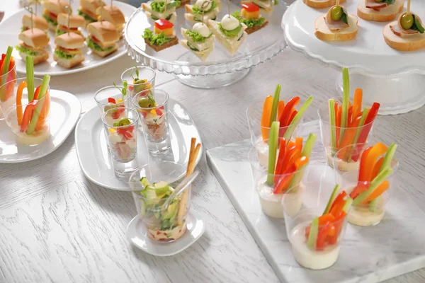 birçok farklı atıştırmalıklar