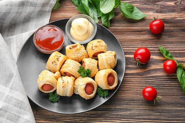 Deliziosi involtini di salsiccia — Foto Stock