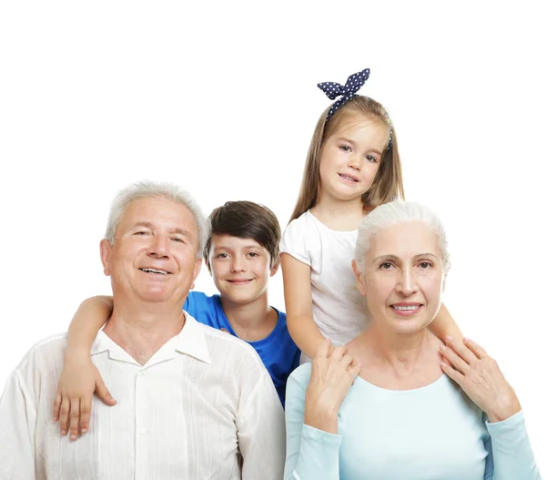 Anciano hombre y mujer con nietos sobre fondo blanco —  Fotos de Stock