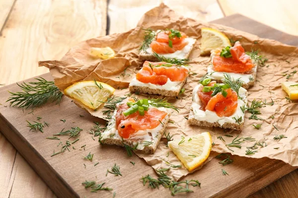 Smakelijke knäckebröd broodjes — Stockfoto