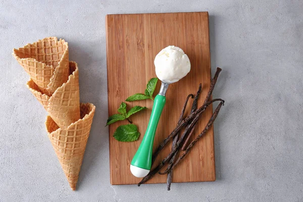 lezzetli vanilyalı dondurma