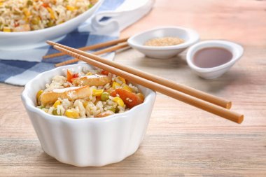 kahverengi pirinç ve sebze