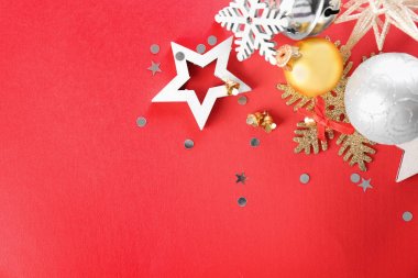 Noel süslemeleri ile kompozisyon