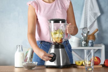 chia tohum ile güler yüzlü hazırlama kadın