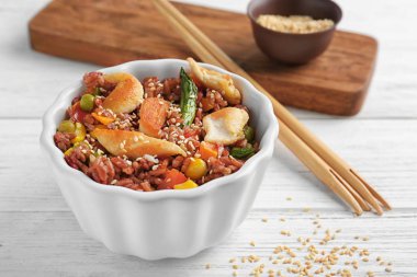 kahverengi pirinç ve sebze