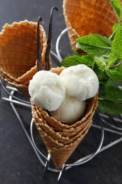 lezzetli vanilyalı dondurma