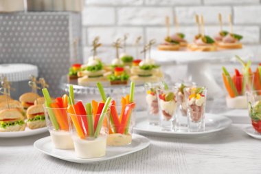 birçok farklı atıştırmalıklar