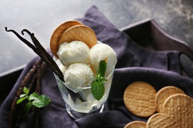 lezzetli vanilyalı dondurma