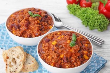 Chili con carne taze fesleğen ile 