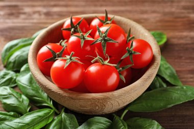 Taze vişneli domates.