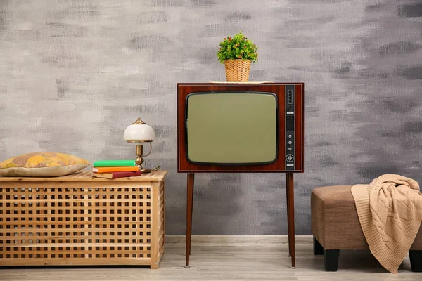 Vintage Tv-toestel in de kamer — Stockfoto