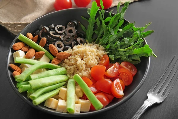 Plate with quinoa and vegetables — Stock Photo, Image