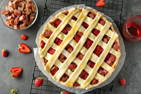 Strawberry Rabarber taart — Stockfoto