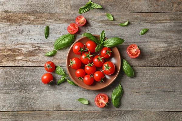 Tomates cerises fraîches — Photo