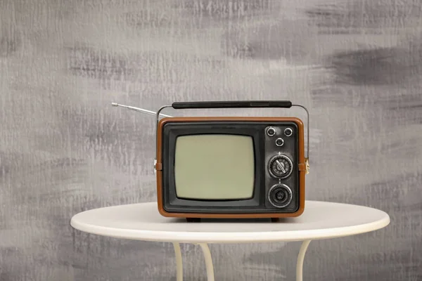 Vintage TV set on table — Stock Photo, Image