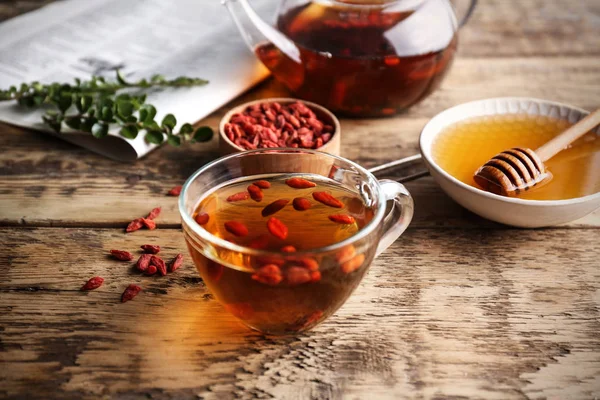 Složení s goji čaj — Stock fotografie