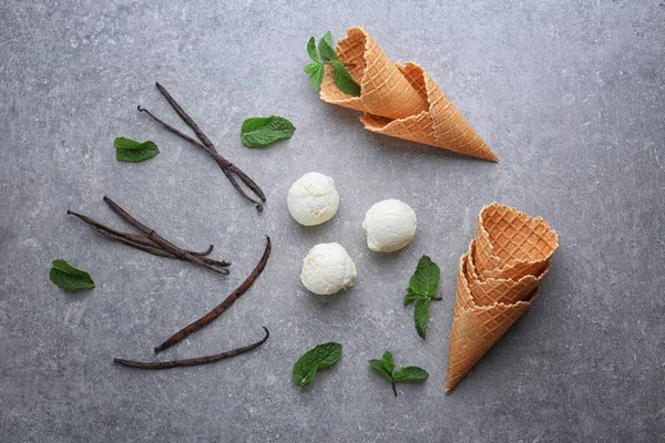 Delicioso helado de vainilla — Foto de Stock